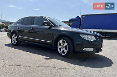 Лифтбек Skoda Superb 2011 в 