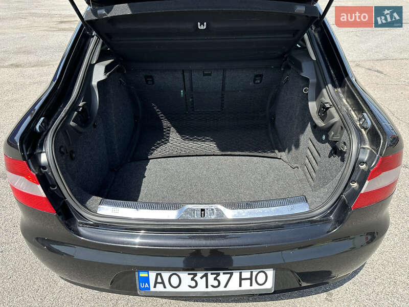 Лифтбек Skoda Superb 2011 в Сваляве