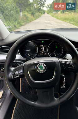 Лифтбек Skoda Superb 2011 в 