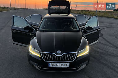 Лифтбек Skoda Superb 2017 в 