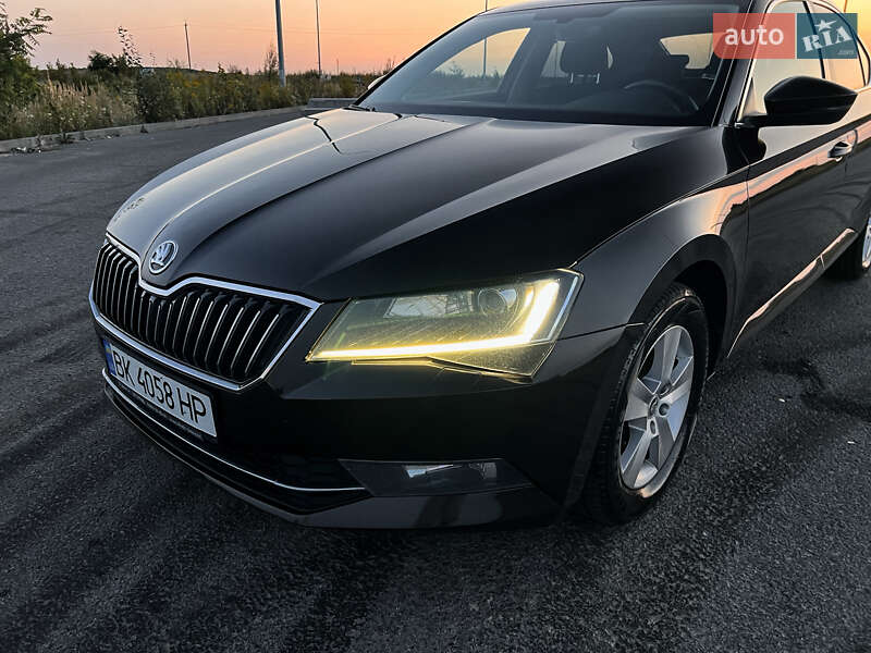 Лифтбек Skoda Superb 2017 в Киеве