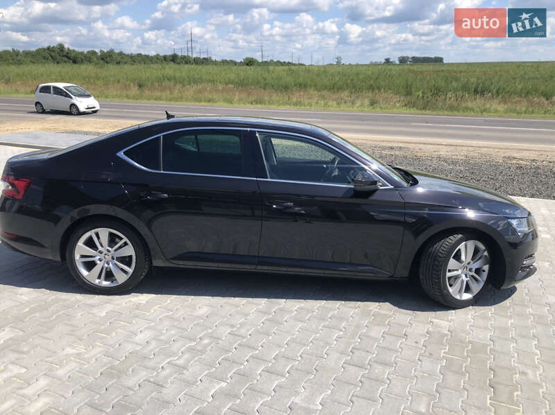 Лифтбек Skoda Superb 2022 в Луцке