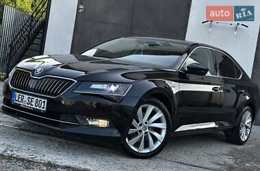 Лифтбек Skoda Superb 2016 в 