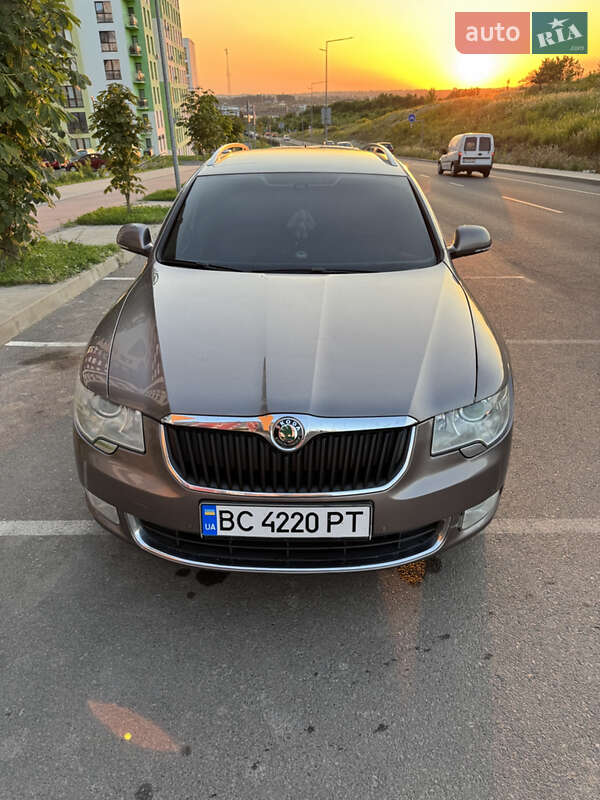 Универсал Skoda Superb 2010 в Ровно