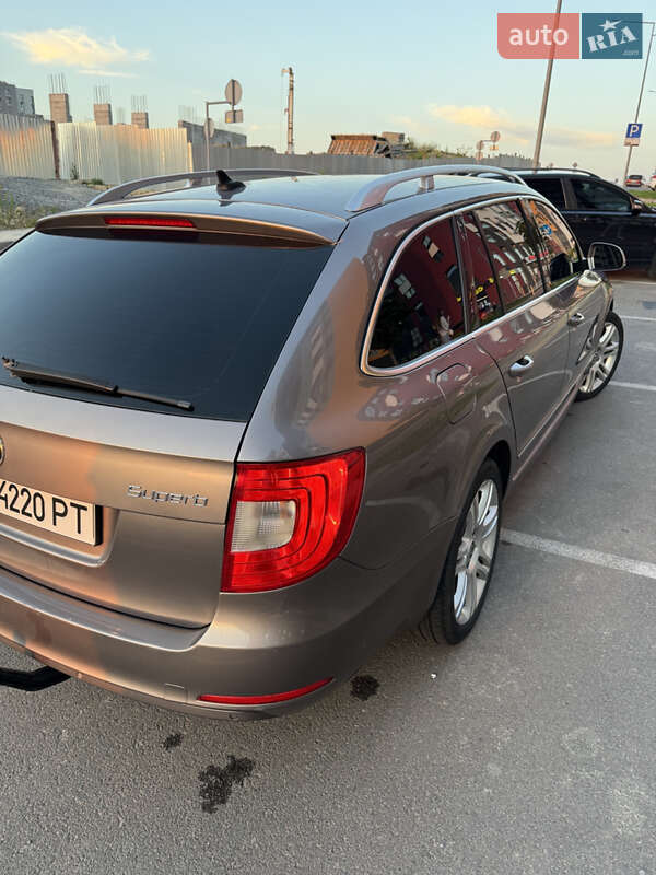 Универсал Skoda Superb 2010 в Ровно