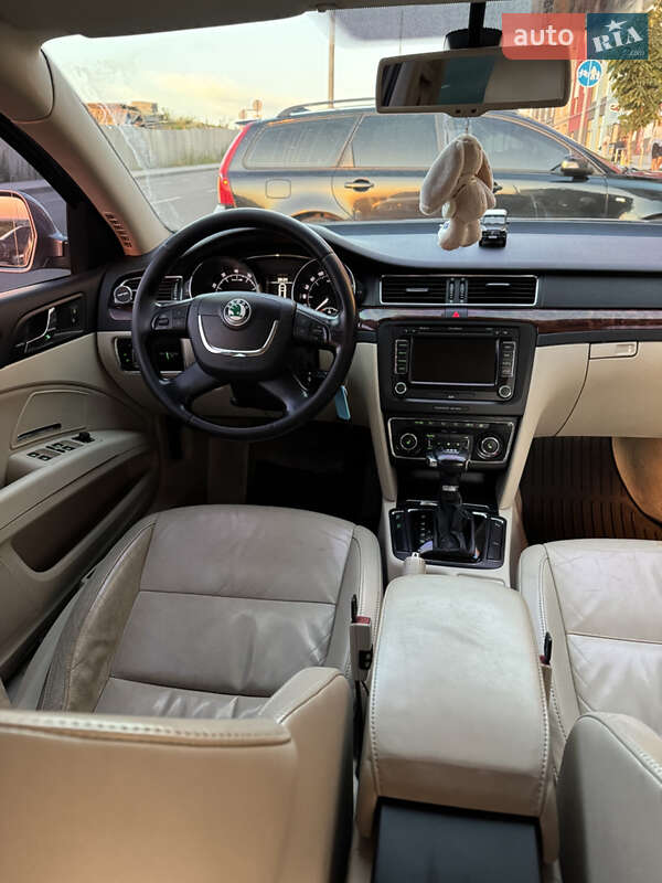 Универсал Skoda Superb 2010 в Ровно