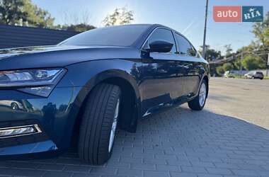 Лифтбек Skoda Superb 2022 в 