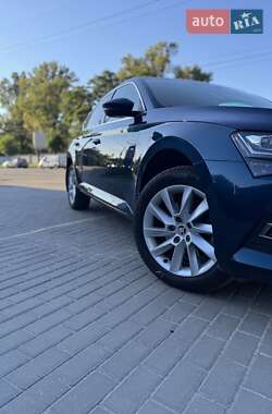 Лифтбек Skoda Superb 2022 в 