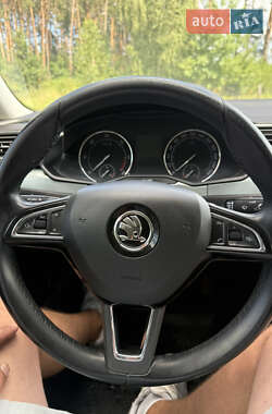Лифтбек Skoda Superb 2016 в 