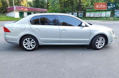 Лифтбек Skoda Superb 2013 в 