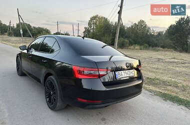Лифтбек Skoda Superb 2015 в 