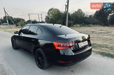 Лифтбек Skoda Superb 2015 в 