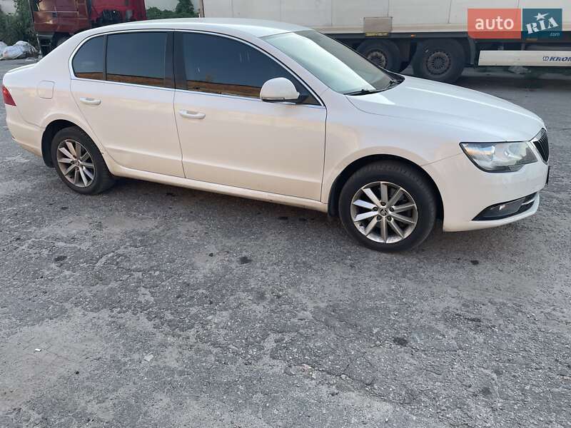 Лифтбек Skoda Superb 2014 в 