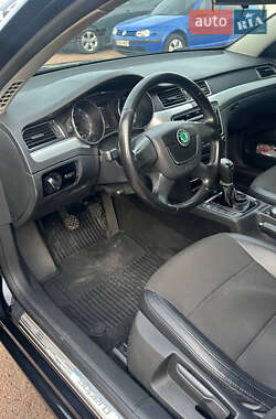 Лифтбек Skoda Superb 2012 в 