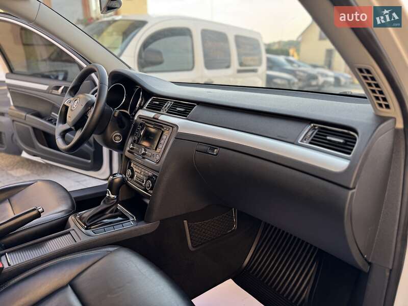 Универсал Skoda Superb 2015 в Дрогобыче