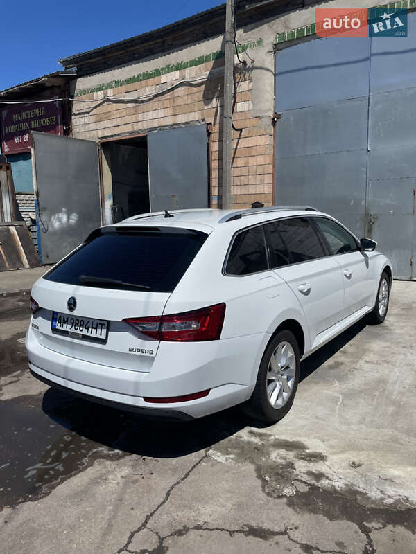 Універсал Skoda Superb 2016 в Звягелі