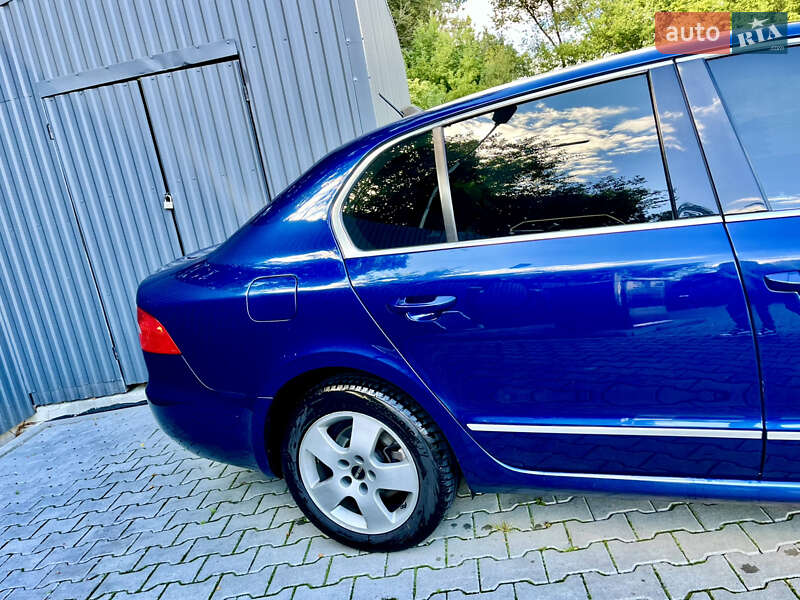 Лифтбек Skoda Superb 2009 в Рава-Русской
