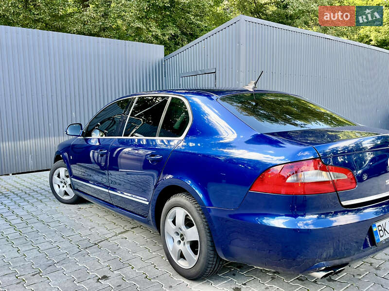 Лифтбек Skoda Superb 2009 в Рава-Русской
