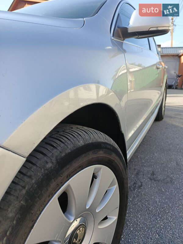 Лифтбек Skoda Superb 2009 в Гнивани