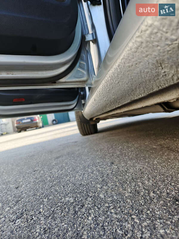 Лифтбек Skoda Superb 2009 в Гнивани