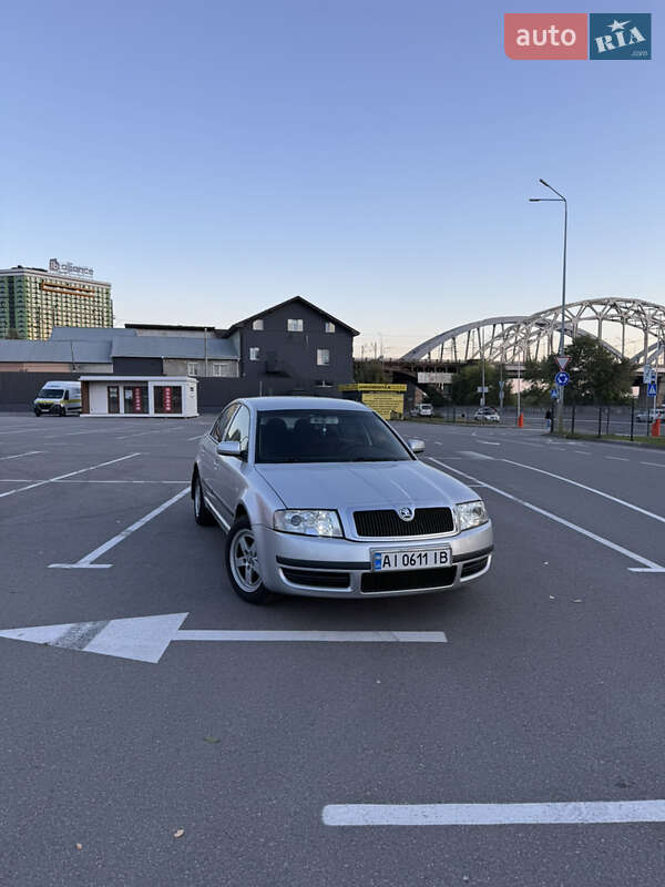 Лифтбек Skoda Superb 2005 в 