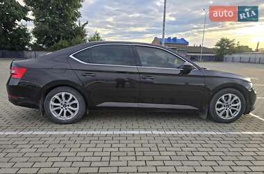 Лифтбек Skoda Superb 2016 в 