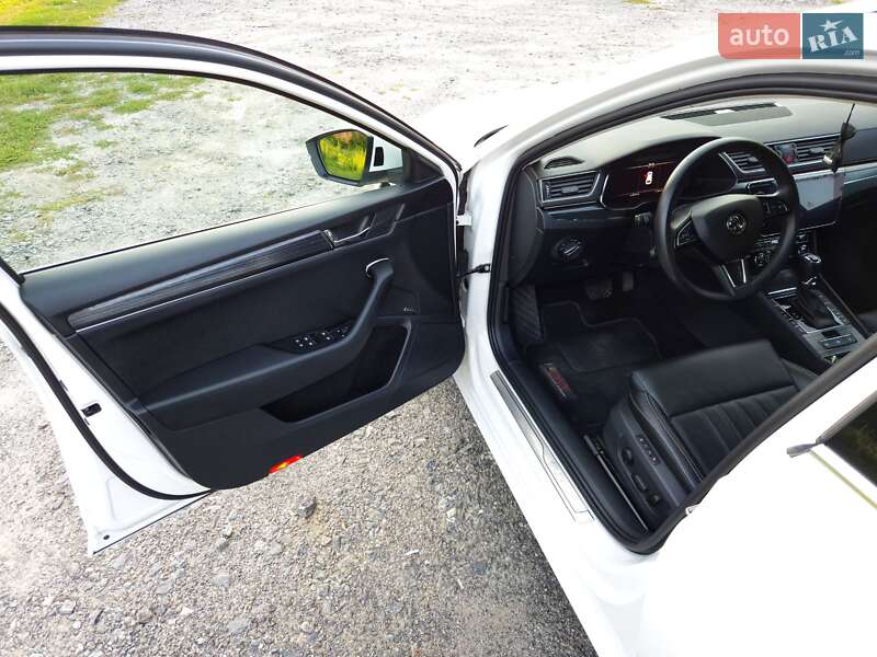 Универсал Skoda Superb 2019 в Староконстантинове