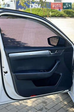 Лифтбек Skoda Superb 2015 в 