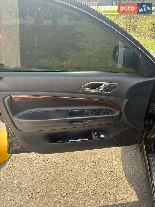 Лифтбек Skoda Superb 2004 в Запорожье