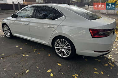 Лифтбек Skoda Superb 2019 в 