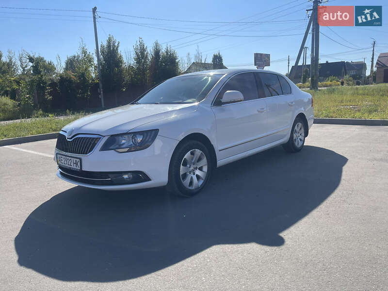 Лифтбек Skoda Superb 2013 в 