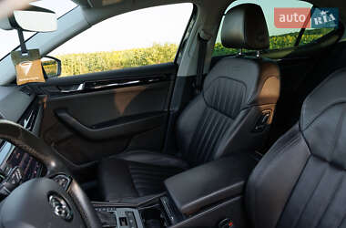 Лифтбек Skoda Superb 2016 в 
