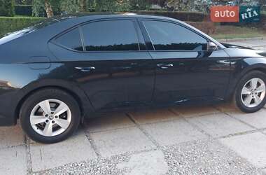 Лифтбек Skoda Superb 2017 в 