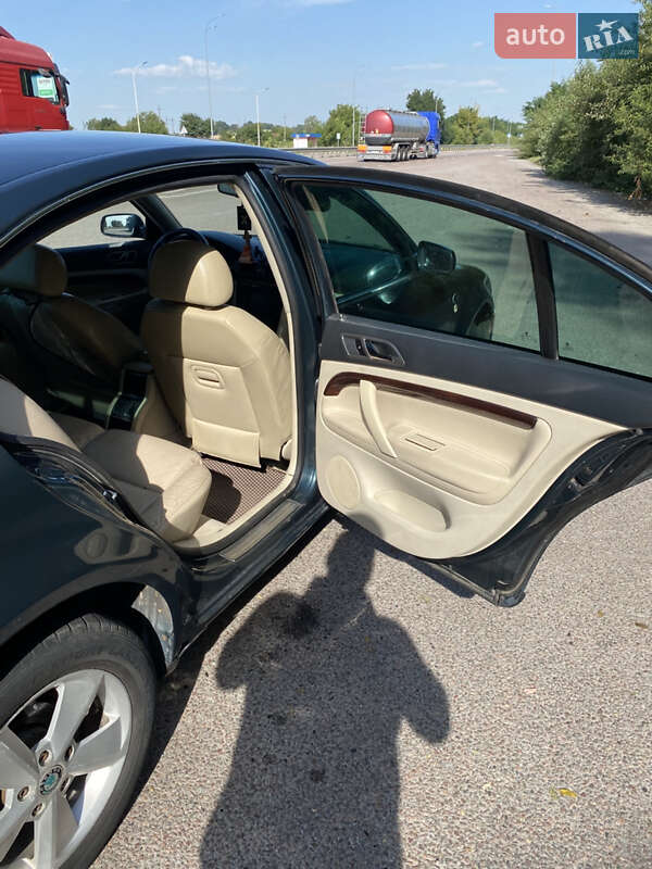 Лифтбек Skoda Superb 2004 в Ровно