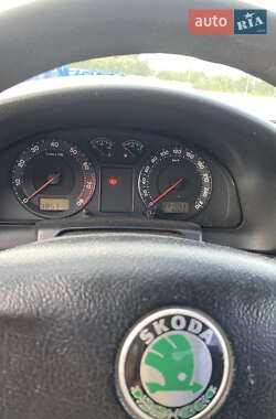 Лифтбек Skoda Superb 2005 в 