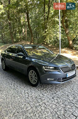 Лифтбек Skoda Superb 2016 в 