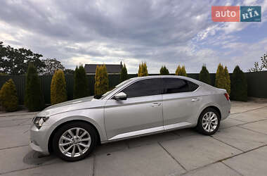 Лифтбек Skoda Superb 2016 в 