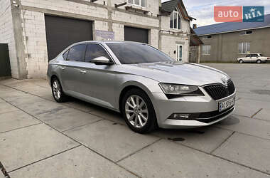 Лифтбек Skoda Superb 2016 в 