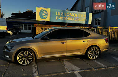 Лифтбек Skoda Superb 2018 в 