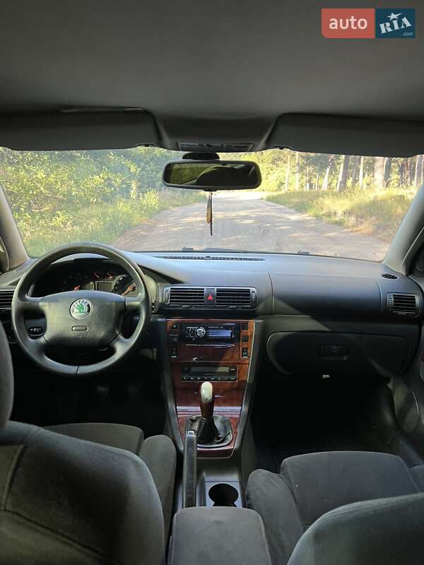 Лифтбек Skoda Superb 2003 в Тростянце