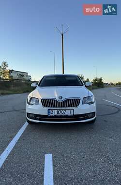 Лифтбек Skoda Superb 2015 в 