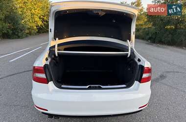Лифтбек Skoda Superb 2015 в 