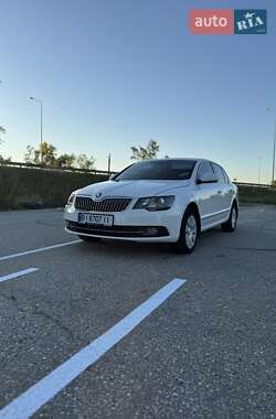 Лифтбек Skoda Superb 2015 в 