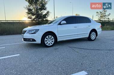 Лифтбек Skoda Superb 2015 в 