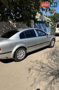 Лифтбек Skoda Superb 2005 в 