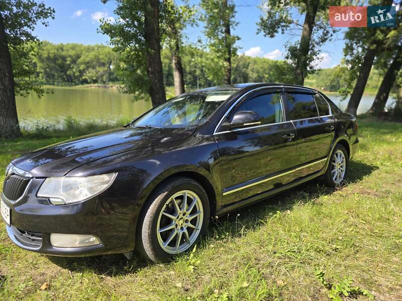 Лифтбек Skoda Superb 2011 в Черновцах