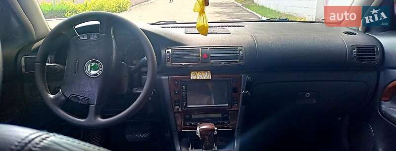 Лифтбек Skoda Superb 2004 в Каменском