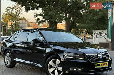 Лифтбек Skoda Superb 2015 в 
