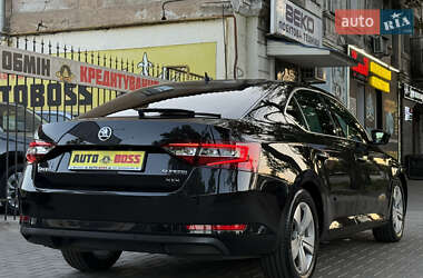 Лифтбек Skoda Superb 2015 в 