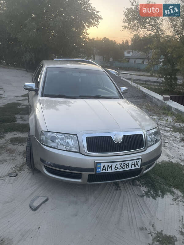 Лифтбек Skoda Superb 2005 в 